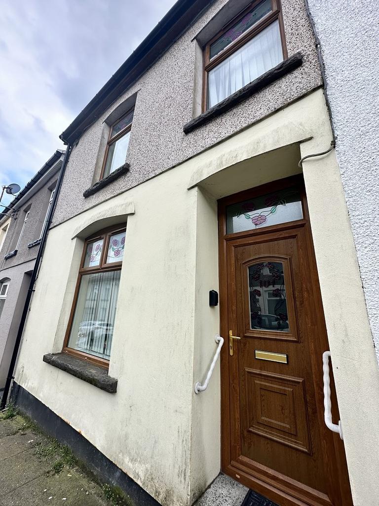 High Street, Tonypandy, Rhondda Cynon Taff. CF40 2BJ 2 bed terraced