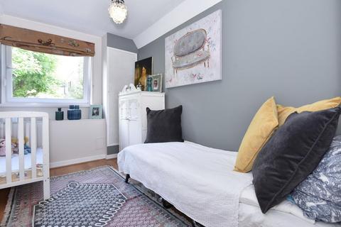 107 Ericcson Close, London, SW18 1SQ