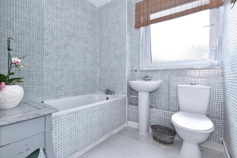 107 Ericcson Close, London, SW18 1SQ