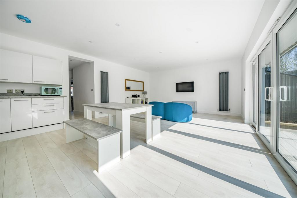 Western Road, Haywards Heath, RH16 3 bed detached bungalow for sale £