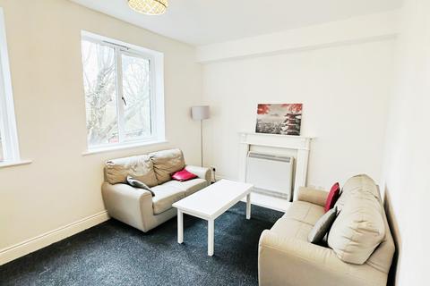 2 bedroom flat to rent, 11 Comer Crescent, UB2 4XD