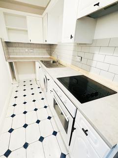 2 bedroom flat to rent, 11 Comer Crescent, UB2 4XD