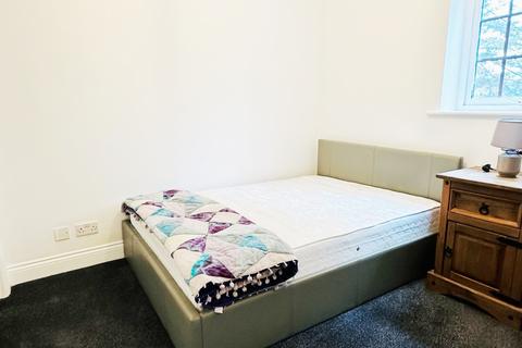 2 bedroom flat to rent, 11 Comer Crescent, UB2 4XD