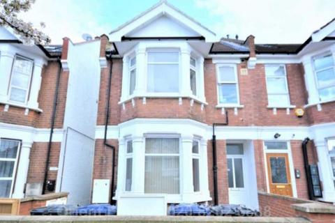 3 bedroom apartment for sale, Park Road, London