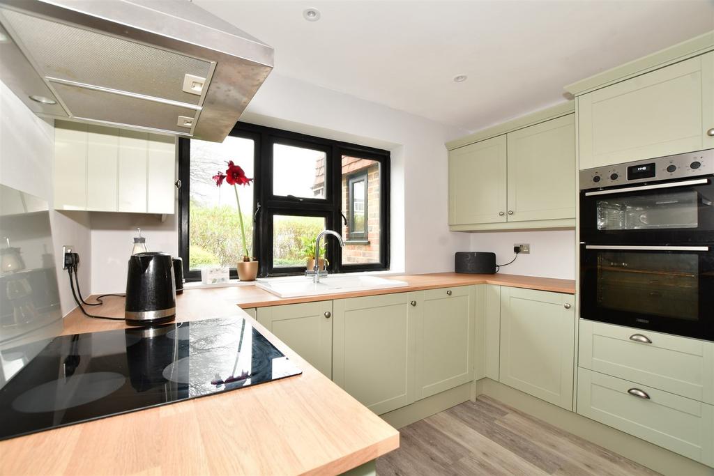 Lambs Farm Road, Horsham, West Sussex 4 bed detached house for sale £