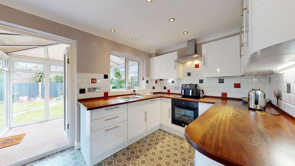 Cremer Place, Faversham, ME13 2 bed end of terrace house £295,000