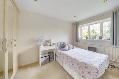 4 bedroom detached house for sale - Woking,  Surrey,  GU21