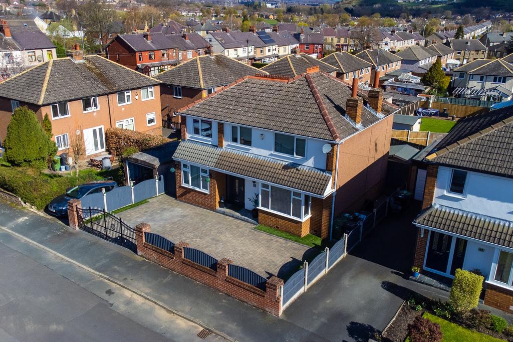 Oaklands Drive, Huddersfield, HD5 4 bed detached house £325,000