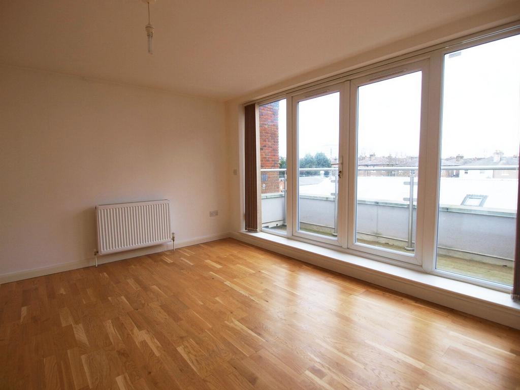 Gallery Court, Arcadia Avenue, Finchley Central, N3 1 bed apartment £
