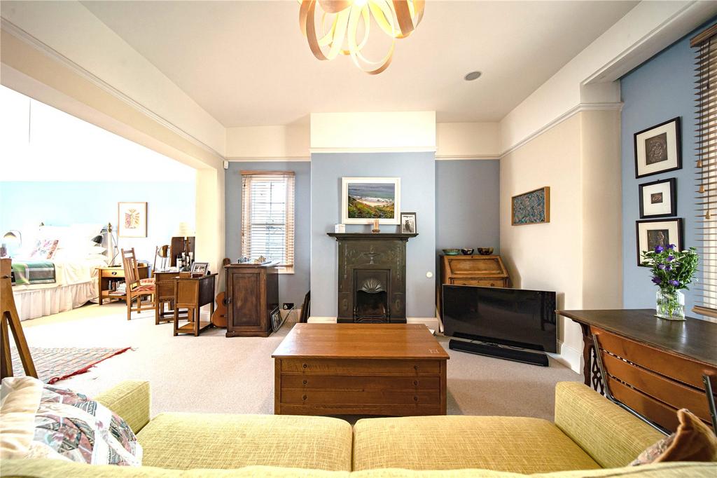 Prin. Bed Sitting Rm