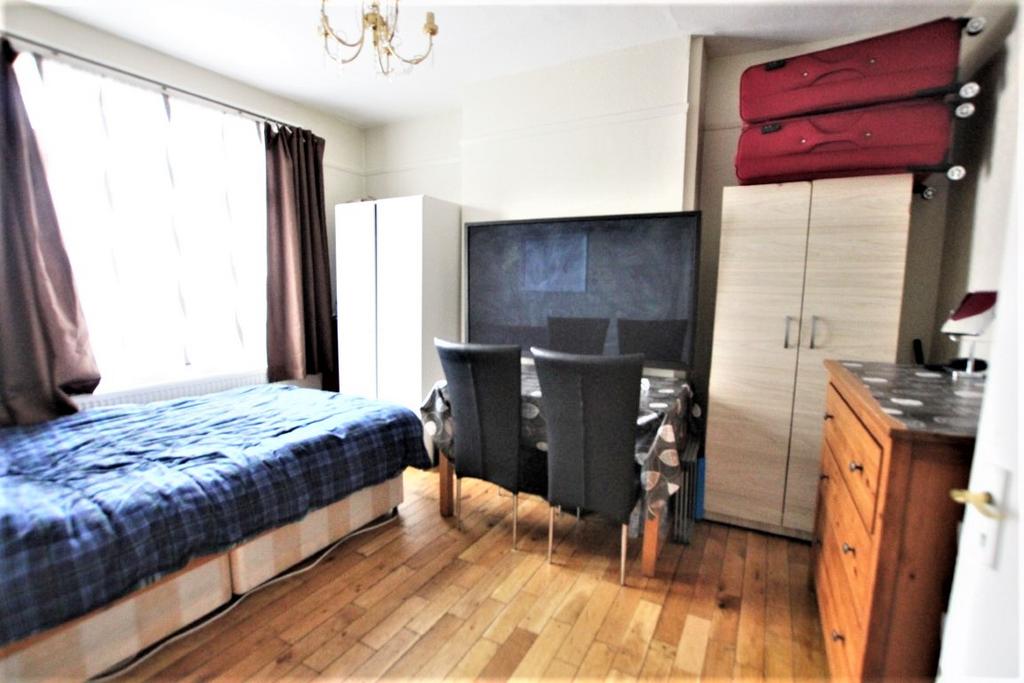 Seymour Avenue, London, N17 3 bed end of terrace house £540,000