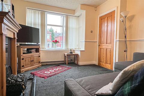 2 bedroom end of terrace house for sale, Selkirk Road, Chadderton, Oldham, Greater Manchester, OL9