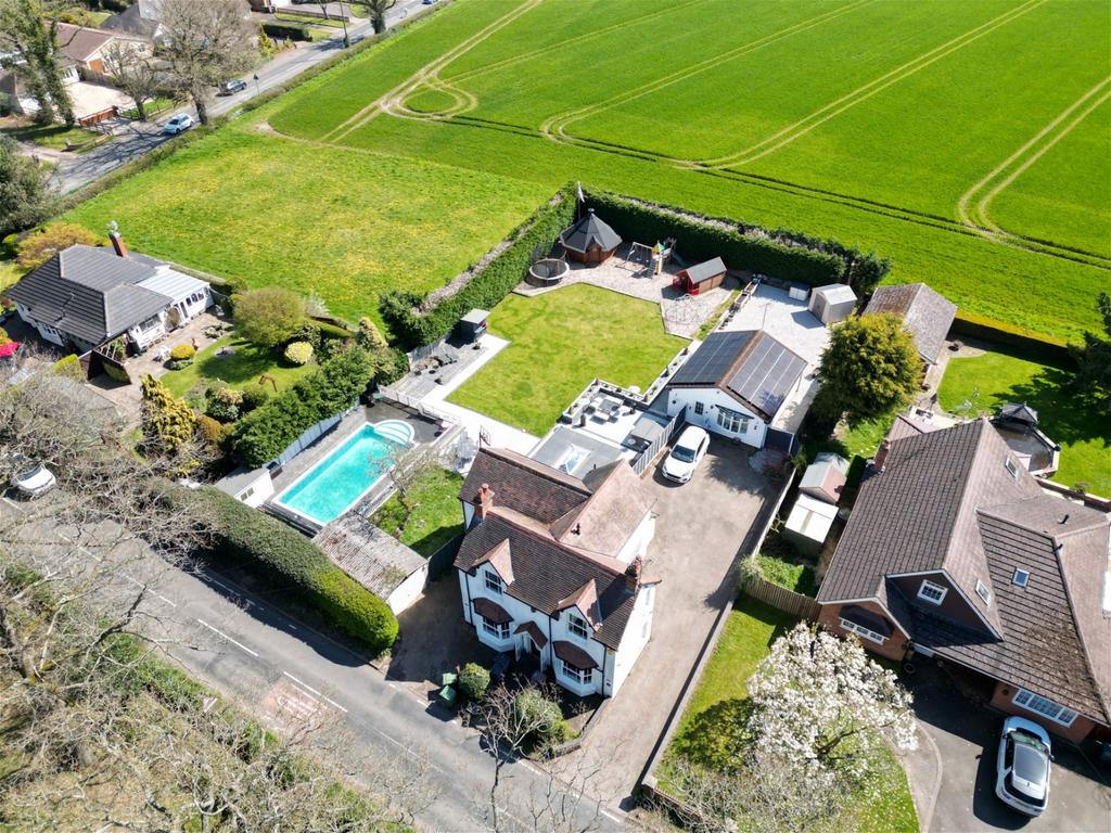 Rumbush Lane, Earlswood, Solihull, B94 5LW 4 bed detached house for