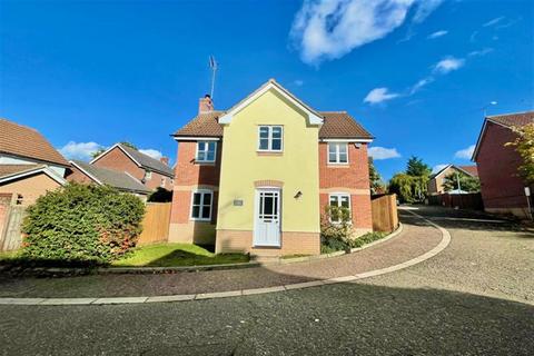 4 bedroom detached house for sale, Jersey Way, Braintree, CM7