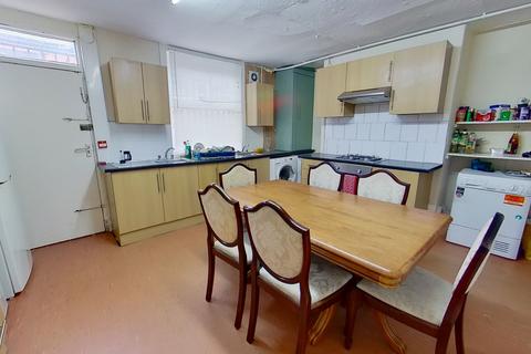 5 bedroom house to rent, Brudenell Grove, Hyde Park, Leeds