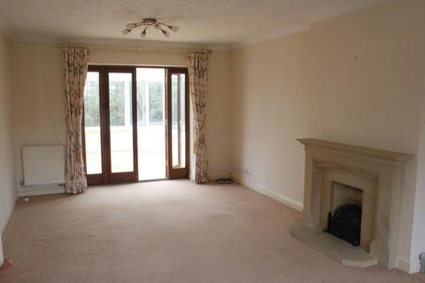 4 bedroom detached house to rent, The Mounts, Long Buckby, Northampton NN6 7FX