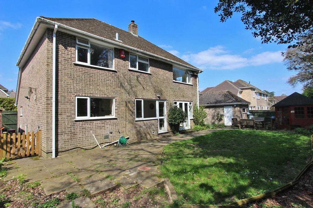Durrant Way, Sway, Lymington, Hampshire, SO41 4 bed detached house £