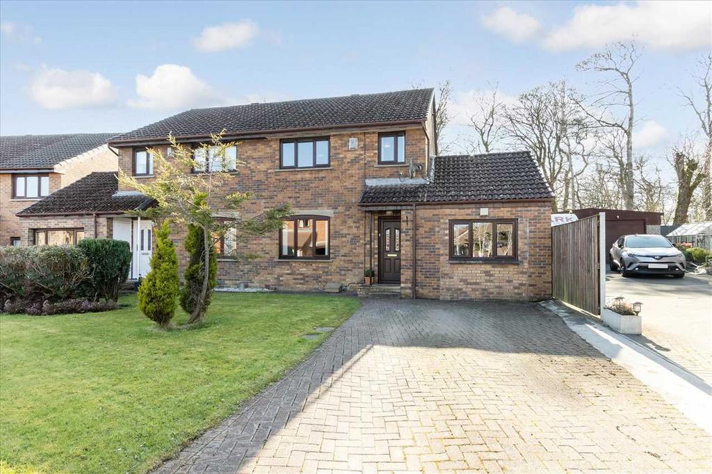 Sutherland Way, Brancumhall, EAST KILBRIDE 5 bed semidetached house