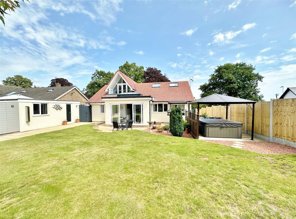 Manor Road, Verwood, Dorset, BH31 4 bed detached house for sale £695,000