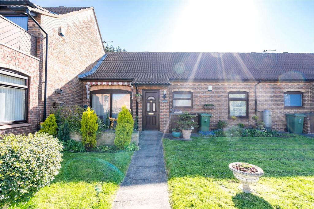 Clare Court, GRIMSBY, Lincolnshire, DN34 2 bed bungalow for sale £129,950