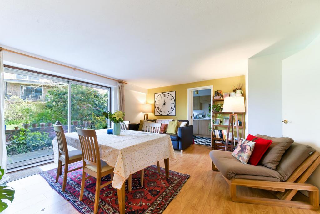 Thorney Crescent, Battersea, London... 2 bed apartment £2,249 pcm (£519 pw)