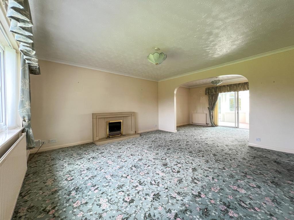 Castle Street, Keinton Mandeville, TA11 3 bed detached bungalow £425,000