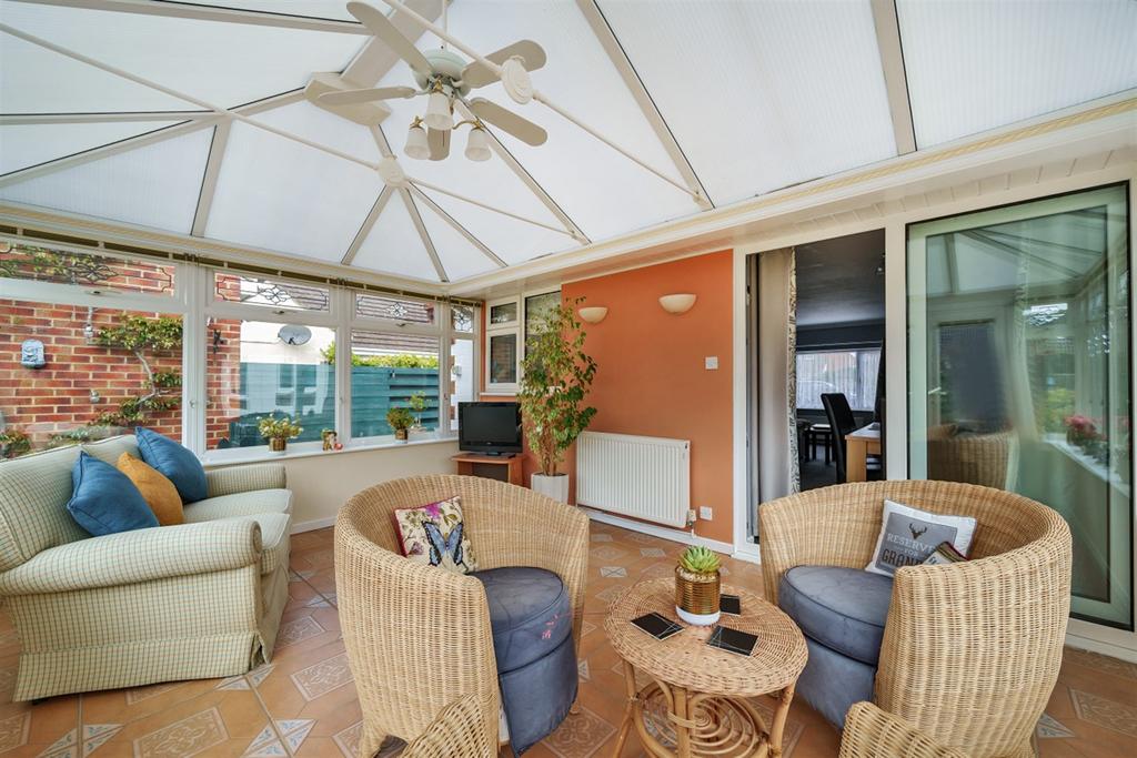 Aldwick Felds, Bognor Regis, PO21 3 bed detached bungalow for sale £