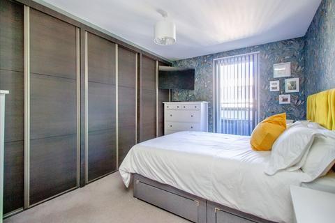 2 bedroom apartment for sale - Aqua House, Quadrant Wharf, Plymouth, PL1 3GG