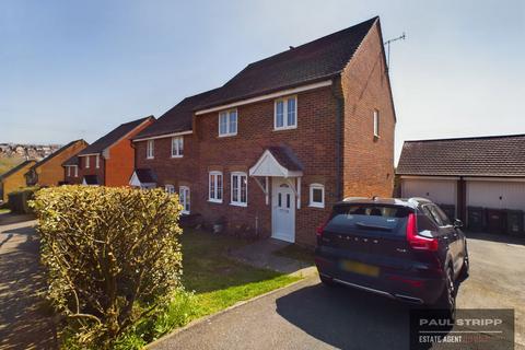 4 Cooden Ledge, St Leonards-on-sea, TN38 8ET