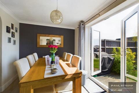4 Cooden Ledge, St Leonards-on-sea, TN38 8ET