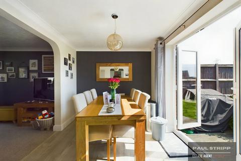4 Cooden Ledge, St Leonards-on-sea, TN38 8ET