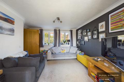 4 Cooden Ledge, St Leonards-on-sea, TN38 8ET
