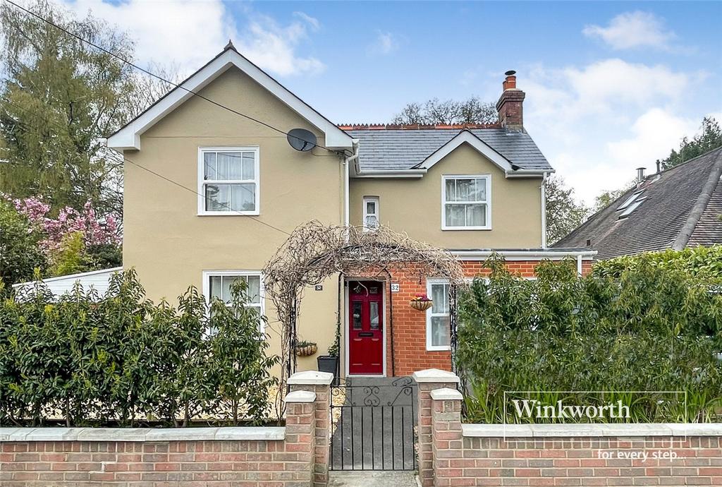 Ferndown, Ferndown BH22 5 bed detached house for sale £600,000