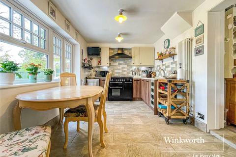 32 Albert Road, Ferndown, BH22 9HE