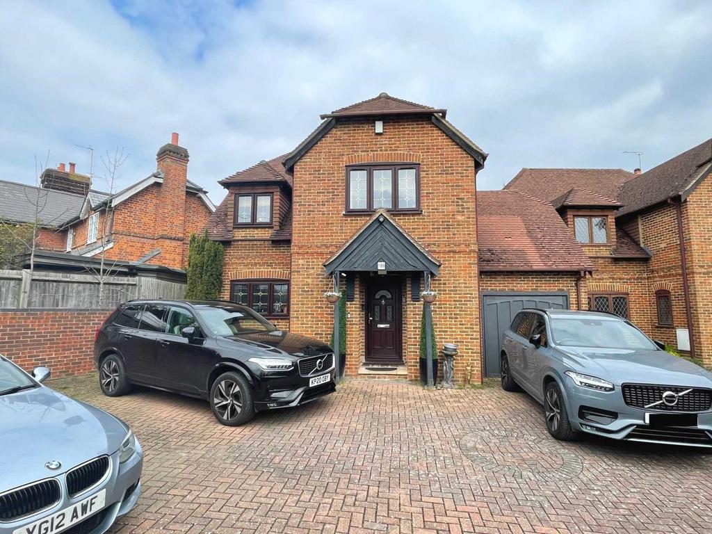 Beech Lane, Lower Earley 4 bed link detached house £3,200 pcm (£738 pw)