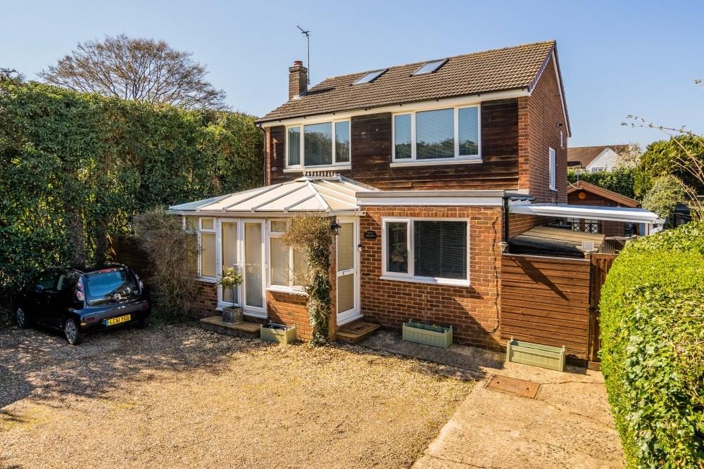 Cherry Tree Lane, Chalfont St Peter SL9 3 bed detached house for sale