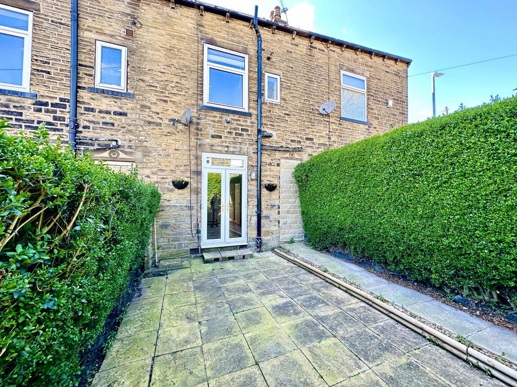 Cleveleys Avenue, Sowerby Bridge, HX6... 3 bed terraced house £750