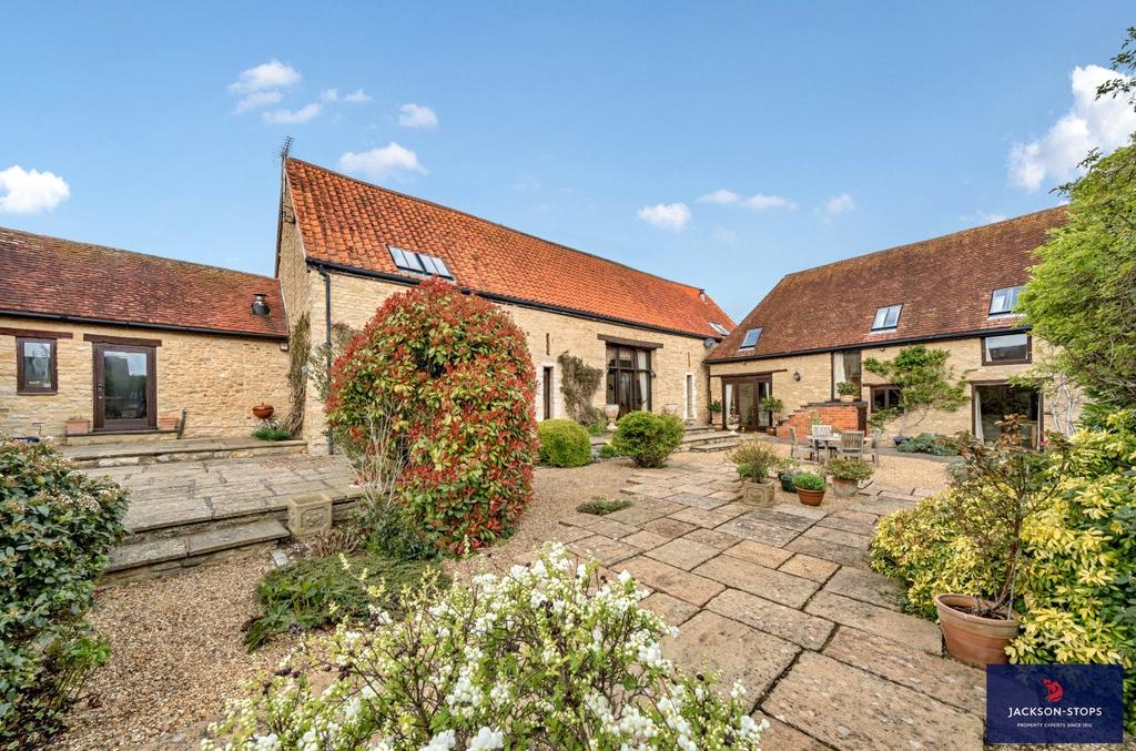 Clifton Road, Newton Blossomville, Buckinghamshire, MK43 5 bed detached