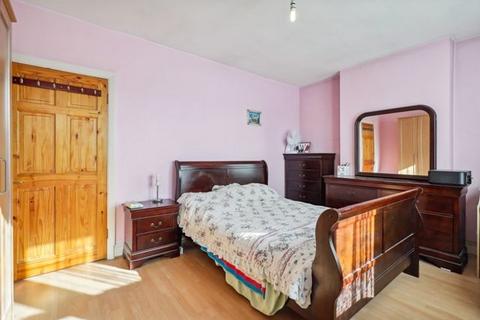 3 bedroom semi-detached house for sale, Purley Way, Croydon