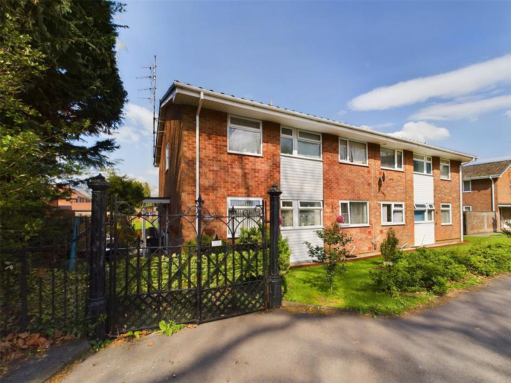 Lansdown Road, Gloucester, Gloucestershire, GL1 2 bed for