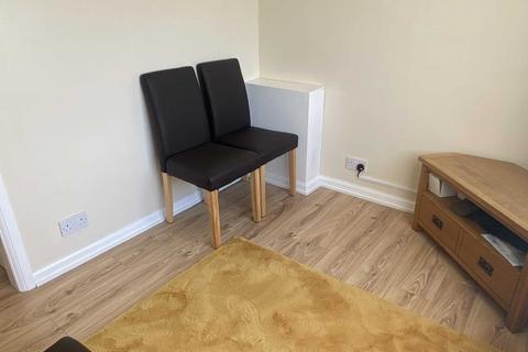 28 Carlton Way, Royton, Oldham, OL2 5BE