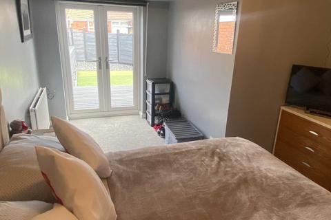 28 Carlton Way, Royton, Oldham, OL2 5BE