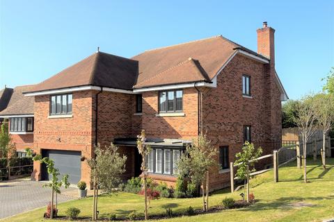 8 Holme Hill, Upton Grey, Basingstoke, RG25 2FF
