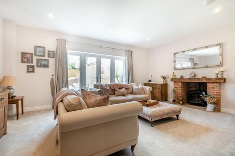 8 Holme Hill, Upton Grey, Basingstoke, RG25 2FF