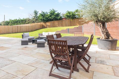 8 Holme Hill, Upton Grey, Basingstoke, RG25 2FF