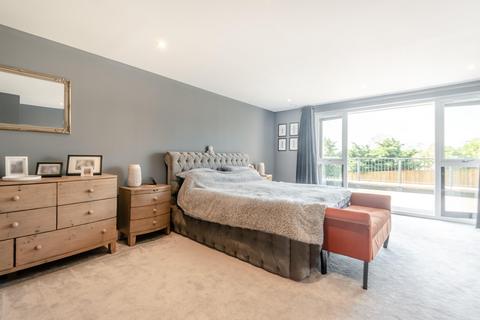 8 Holme Hill, Upton Grey, Basingstoke, RG25 2FF