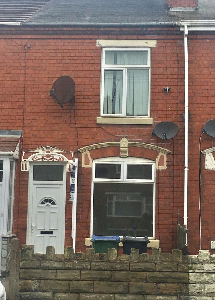 Vicarage Road, West Bromwich 2 bed terraced house £600 pcm (£138 pw)
