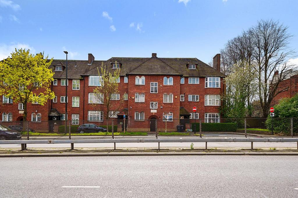 Sheldon Avenue, East Finchley 3 bed flat for sale £500,000