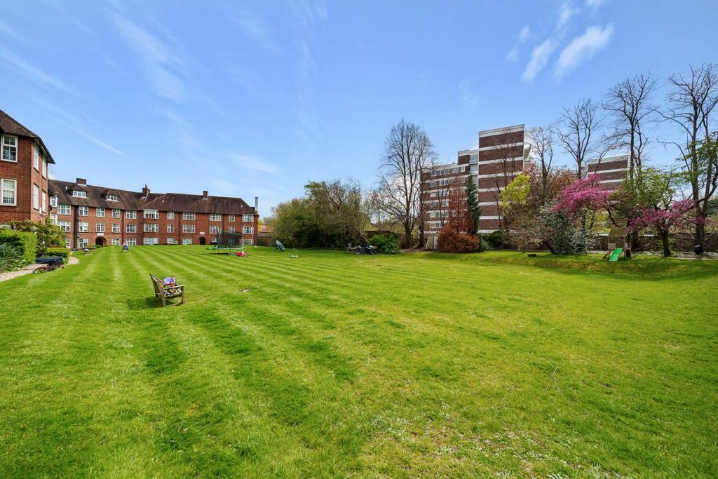 Sheldon Avenue, East Finchley 3 bed flat for sale £475,000