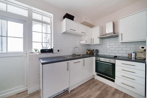 3 bedroom flat for sale, Sheldon Avenue, East Finchley